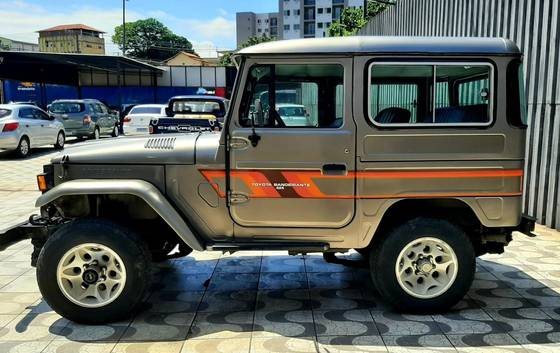 TOYOTA BANDEIRANTE 4.0 OJ50LV 4X4 TETO RIGIDO DIESEL 2P MANUAL